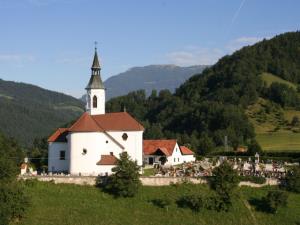 Cerkev Marije vnebovzete na Rosuljah