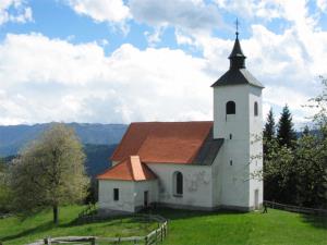 Cerkev sv. Primoža in Felicijana na Primožu